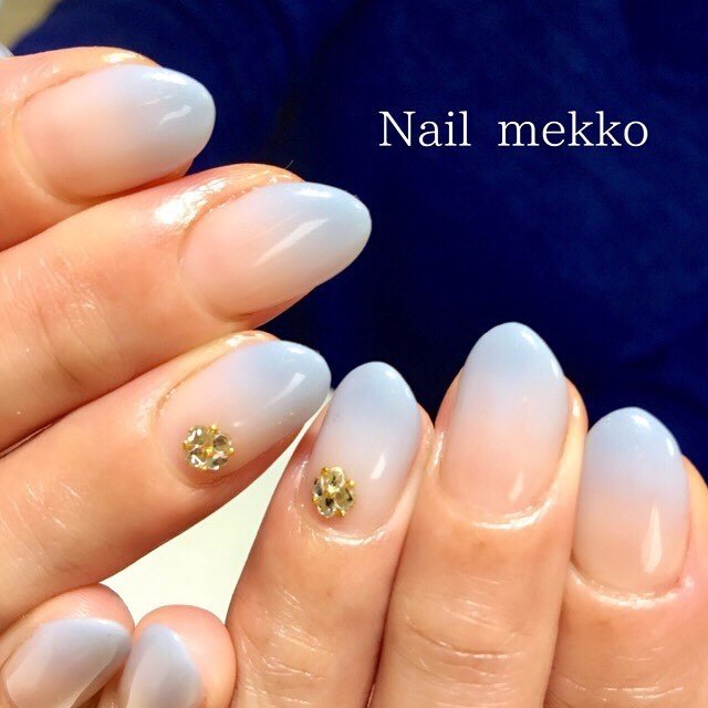 シンプル グラデーション ラメ ビジュー フラワー Nail Mekkoのネイルデザイン No ネイルブック