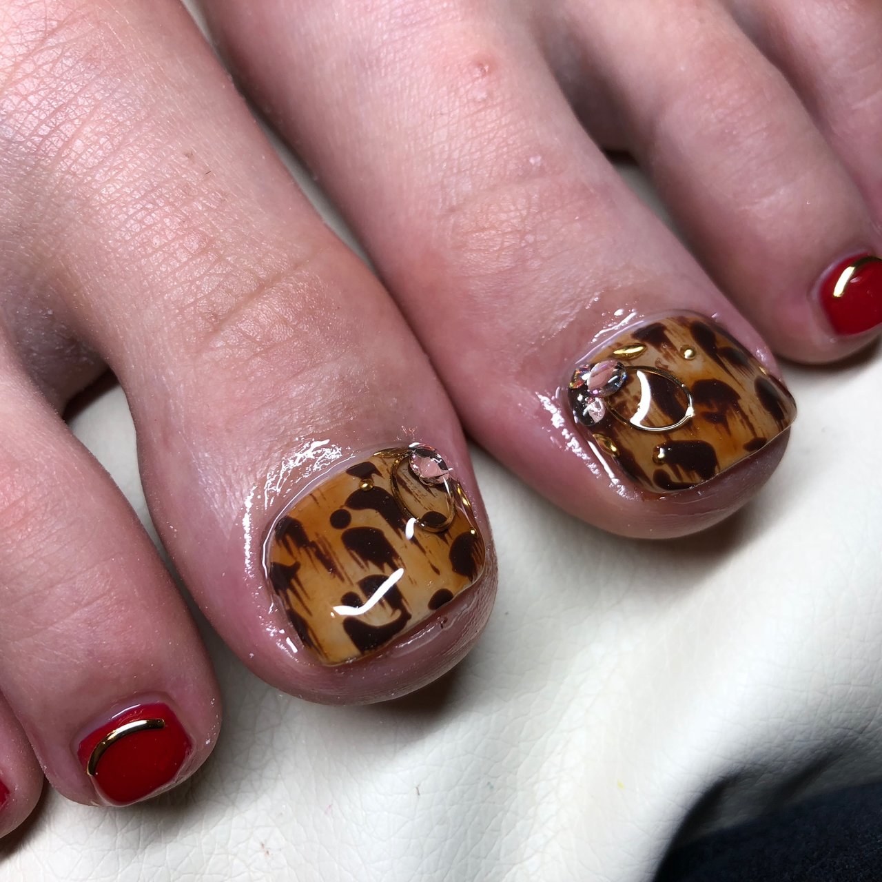 秋 フット アニマル柄 ベージュ ボルドー Emoa Nailのネイルデザイン No ネイルブック
