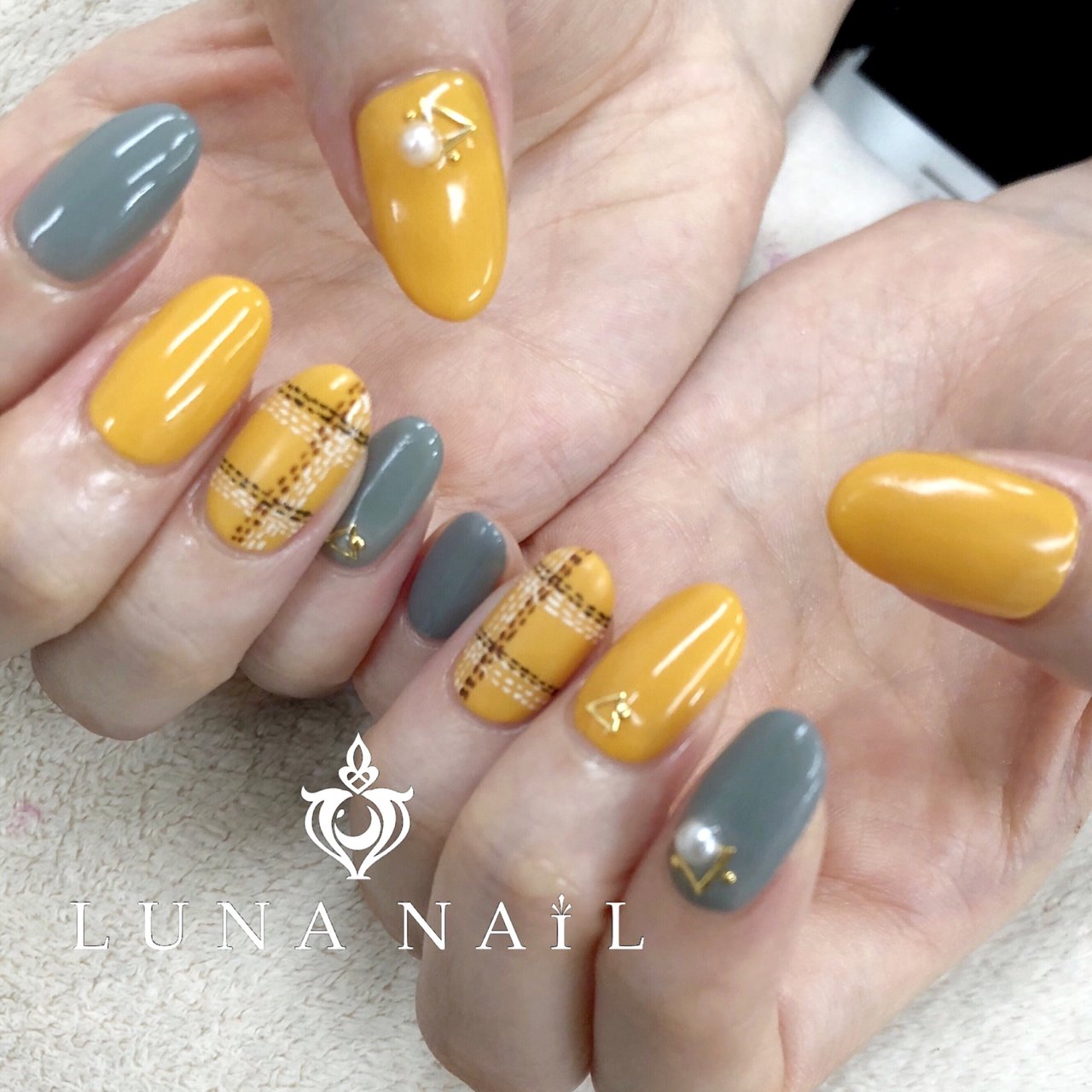 秋 ハンド チェック ミディアム イエロー Luna Nail のネイルデザイン No ネイルブック