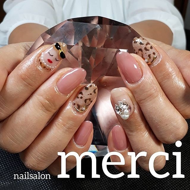 オールシーズン ビジュー レオパード ロング ベージュ Nail Salon Merciのネイルデザイン No ネイルブック