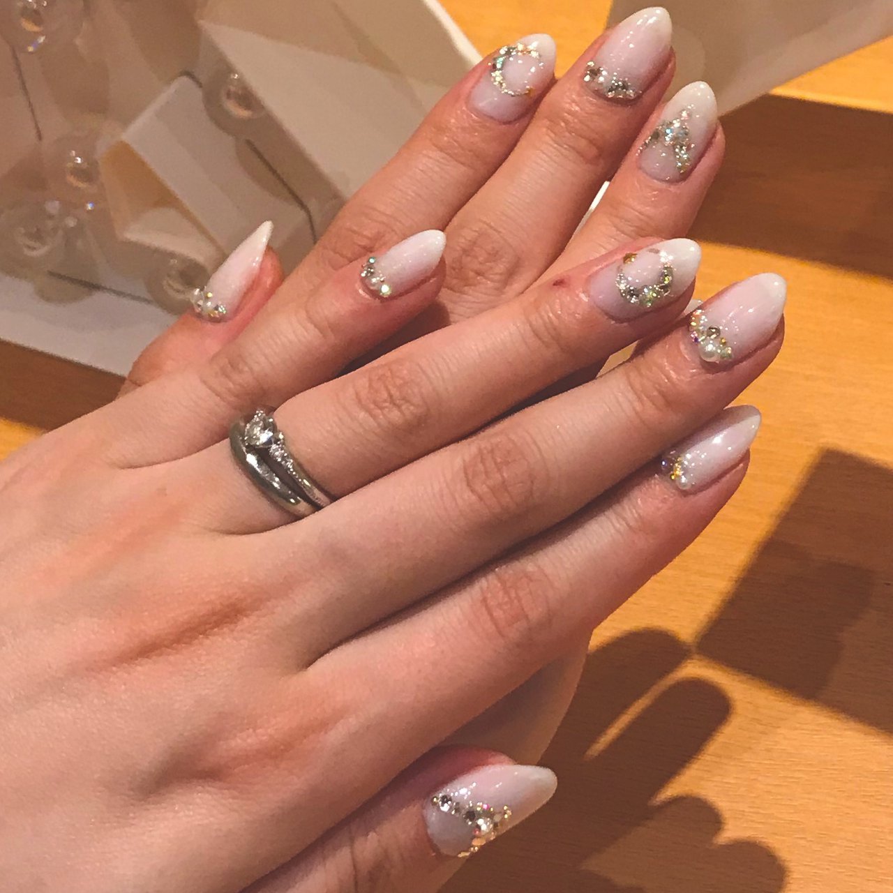 秋 ブライダル ハンド シンプル ビジュー ゆんちゃんのネイルデザイン No ネイルブック