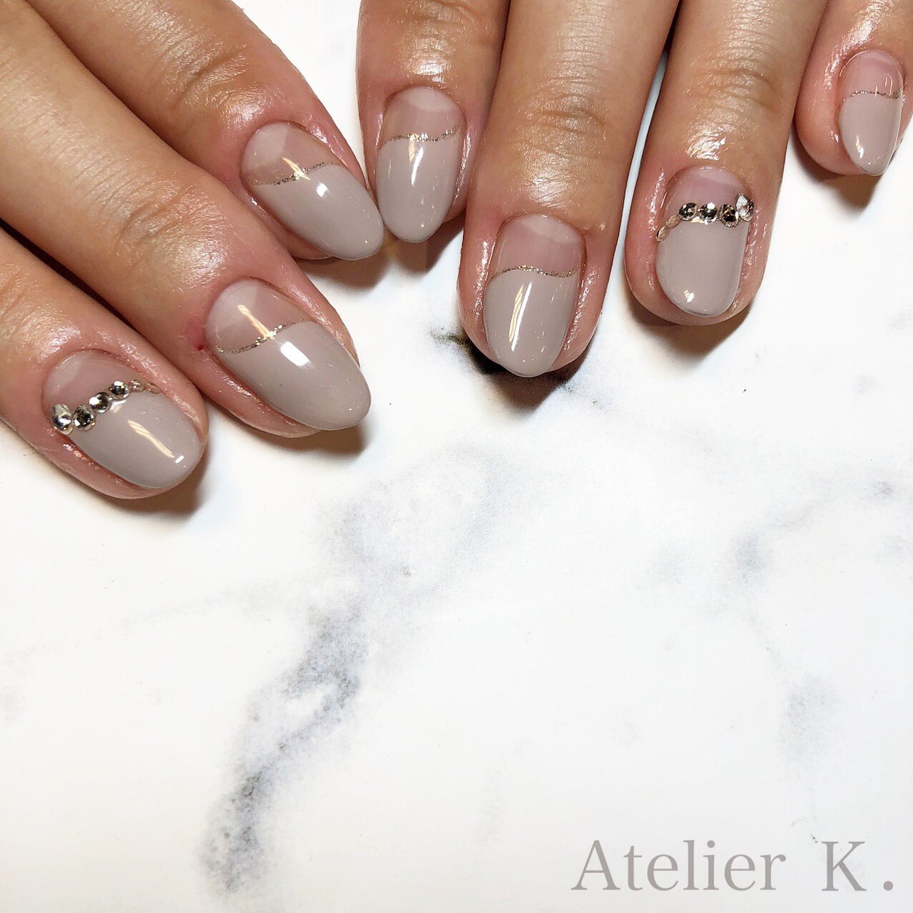 オールシーズン オフィス ハンド シンプル 変形フレンチ Atelier K 美容室クイール ネイリスト Yukiのネイル デザイン No ネイルブック