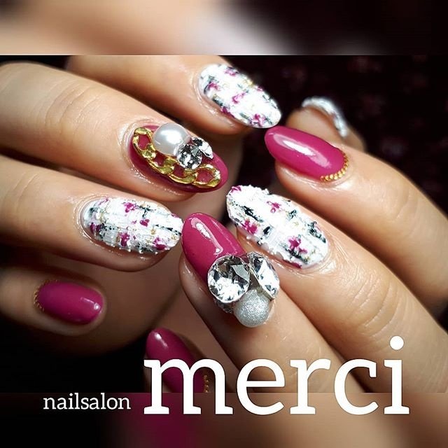 秋 冬 ハンド ビジュー チェーン Nail Salon Merciのネイルデザイン No ネイルブック