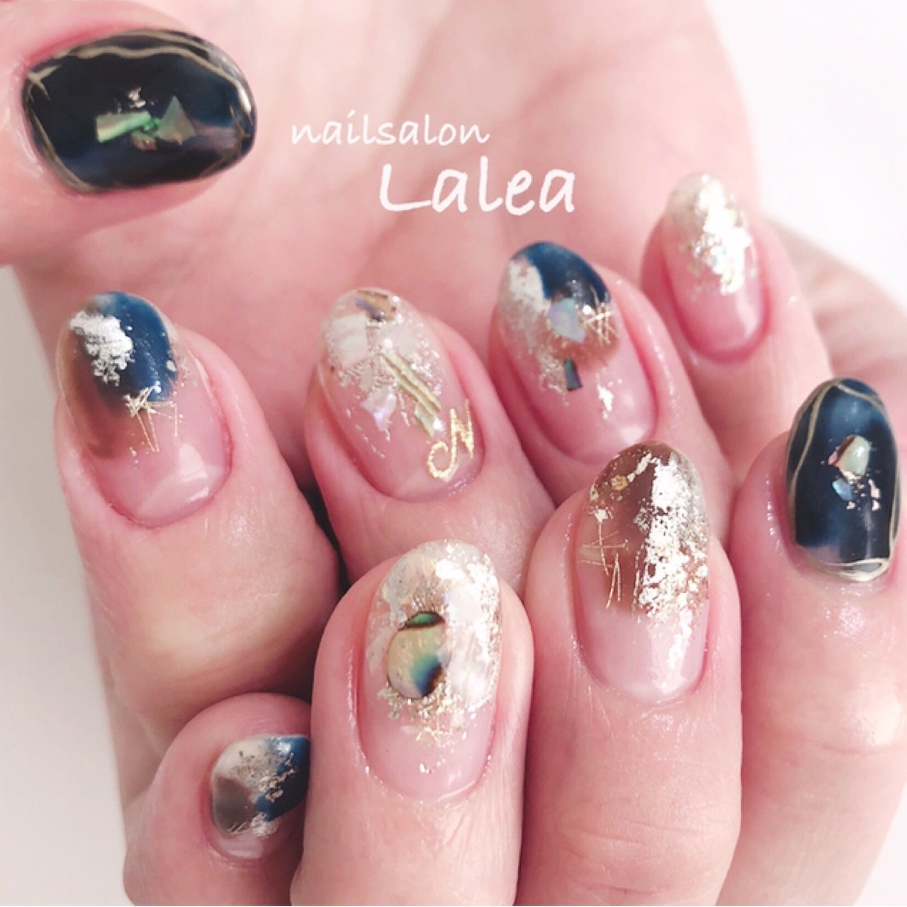 秋 冬 成人式 卒業式 ハンド Nailsalonlalea Nooknailのネイルデザイン No ネイルブック