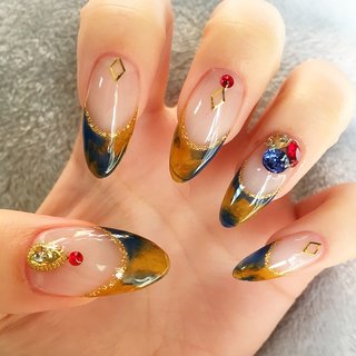 フレンチ マーブル Vカットストーンのネイルデザイン ネイルブック