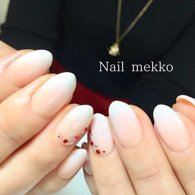 シンプル グラデーション ラメ ビジュー ホワイト Nail Mekkoのネイルデザイン No ネイルブック