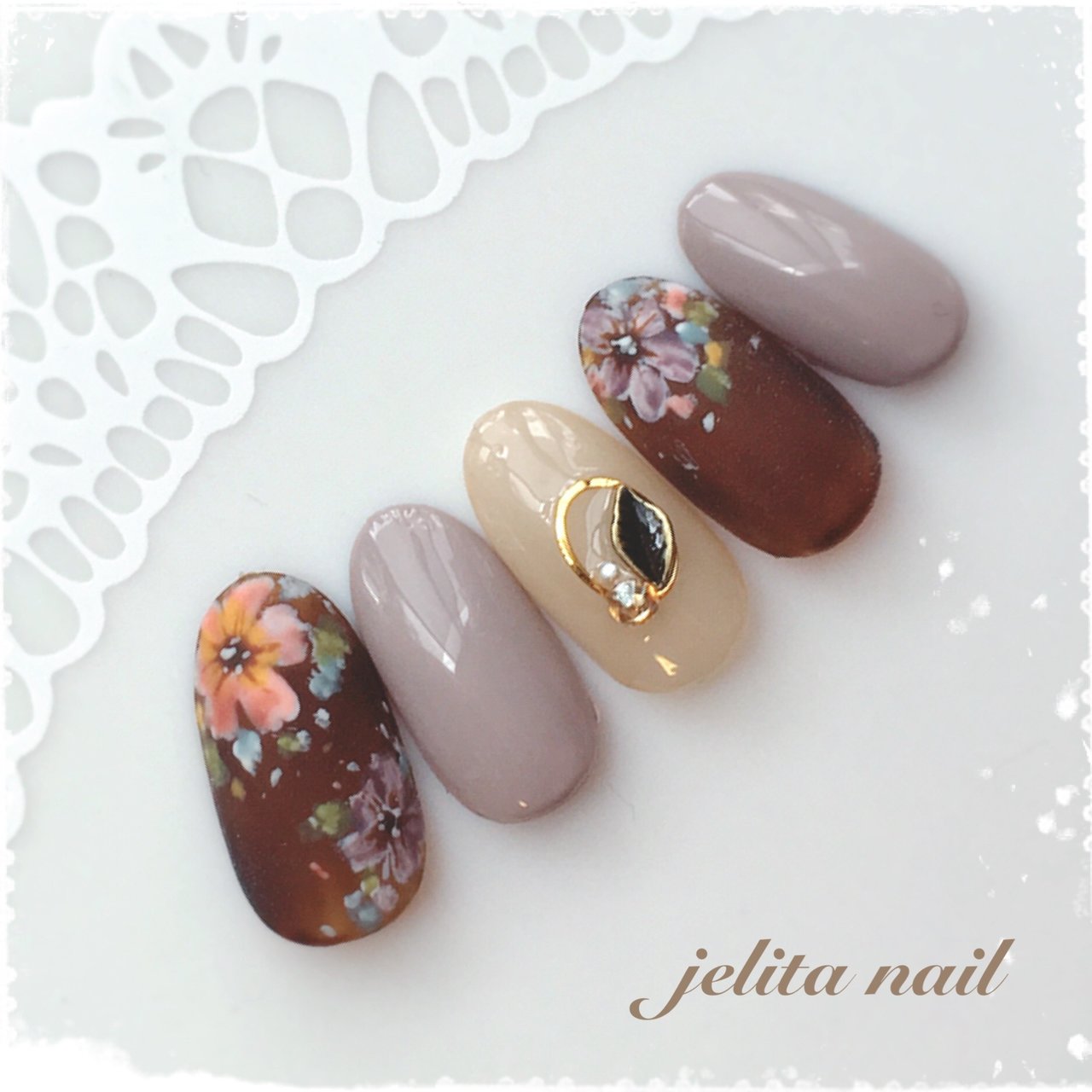 秋 ハンド フラワー ニュアンス ブラウン Jelita Nail 麻生理香子のネイルデザイン No ネイルブック