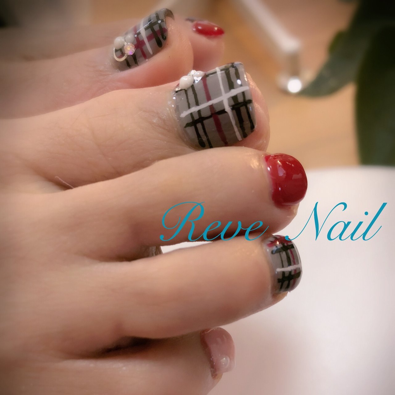 秋 フット チェック ピンク グレー Tomoeのネイルデザイン No ネイルブック