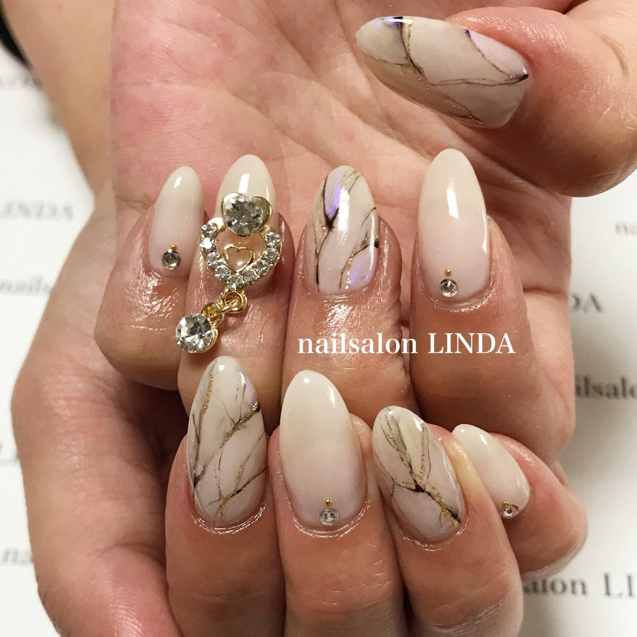 冬 ハンド ワンカラー 大理石 オーロラ Nailsalon Lindaのネイルデザイン No ネイルブック