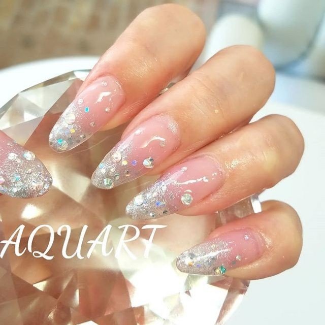 オールシーズン ハンド グラデーション ラメ ビジュー Aquartnail Rieのネイルデザイン No ネイルブック