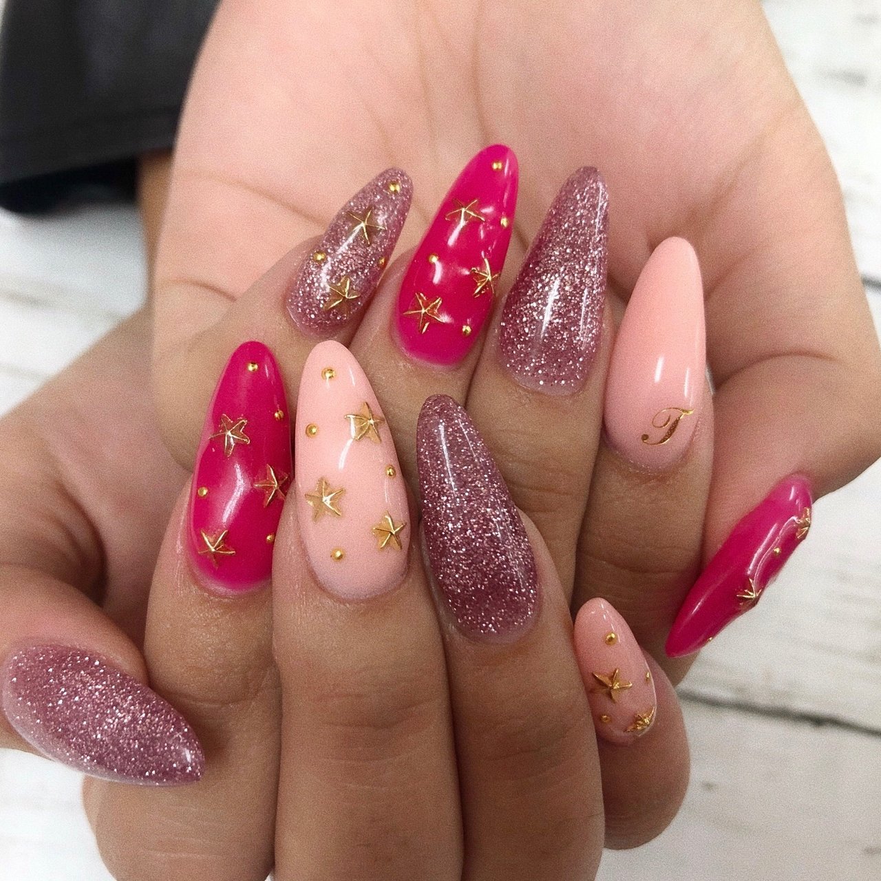 オールシーズン バレンタイン ハンド ラメ ワンカラー Nagixoxoのネイルデザイン No ネイルブック