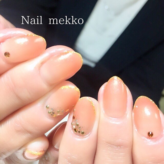 シンプル グラデーション ラメ ビジュー ベージュ Nail Mekkoのネイルデザイン No ネイルブック