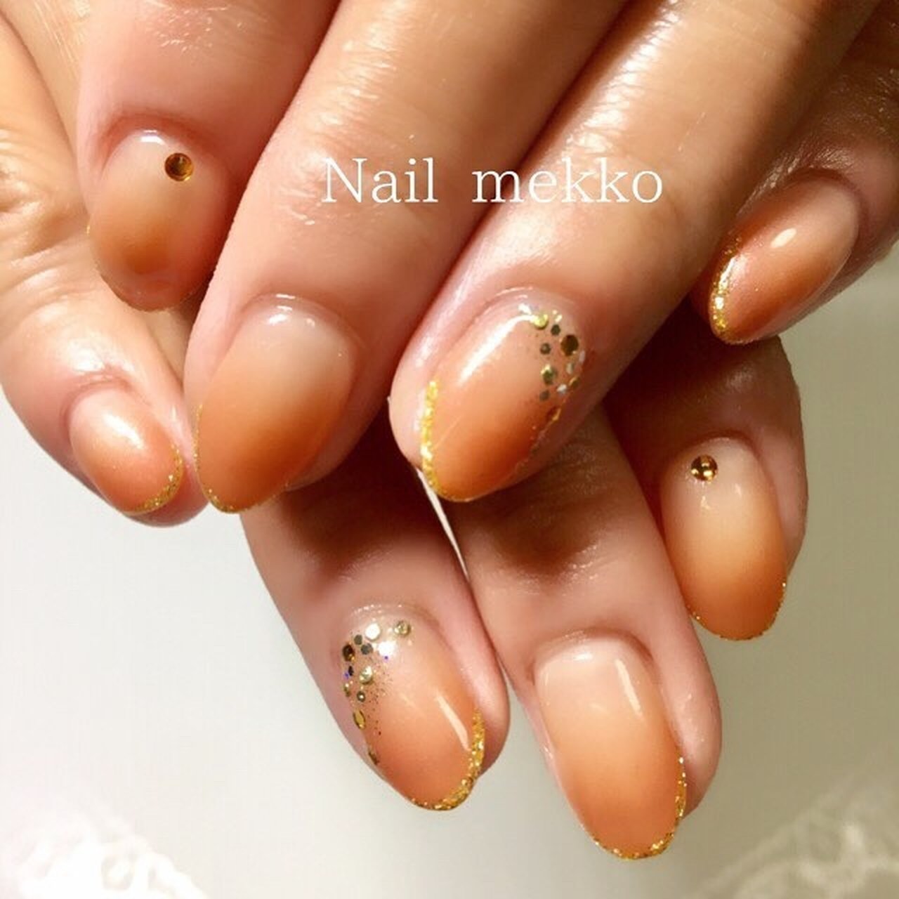 シンプル グラデーション ビジュー ラメ ベージュ Nail Mekkoのネイルデザイン No ネイルブック