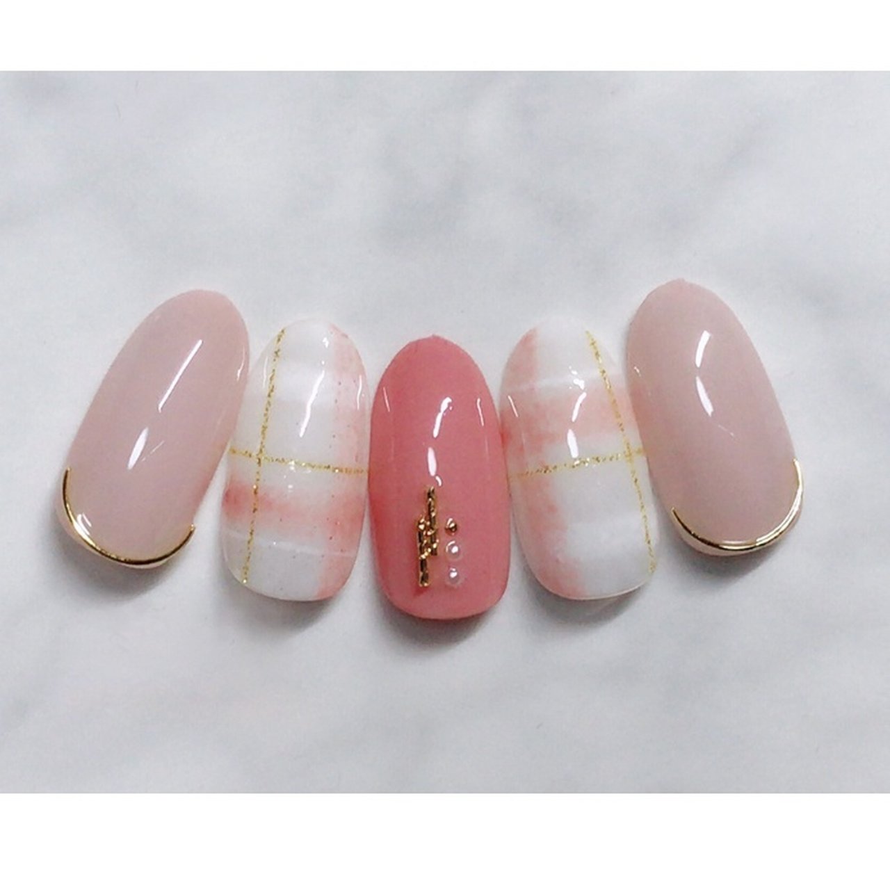 秋 冬 ハンド チェック ホワイト Min Nail のネイルデザイン No 366 ネイルブック