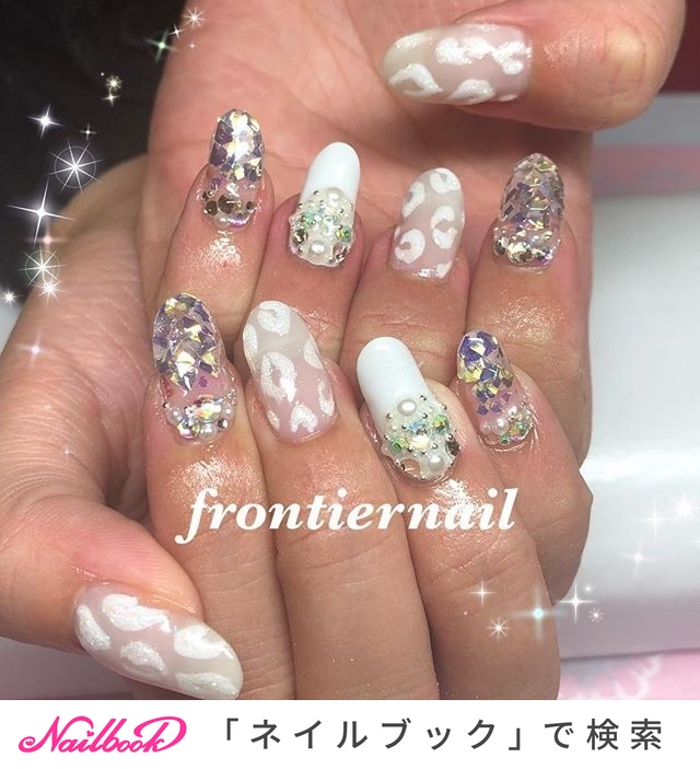 ホワイトヒョウ柄のネイルデザイン ネイルブック