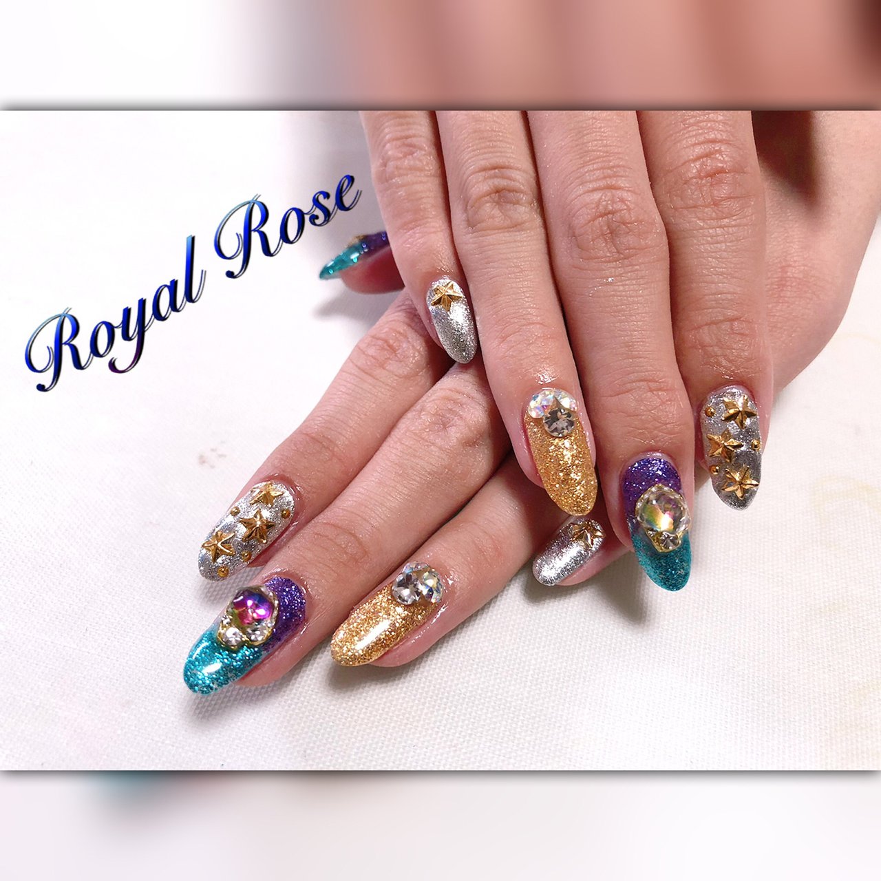 ラメ ビジュー ブルー パープル ゴールド Royalroseのネイルデザイン No ネイルブック