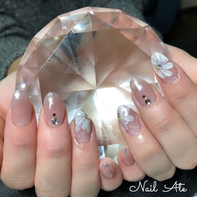 ブライダル グラデーション フラワー ベージュ ジェル Nail Ateのネイルデザイン No ネイルブック