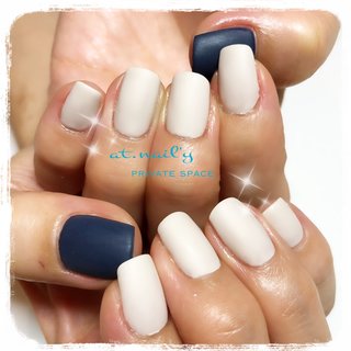 差し色ネイビーのネイルデザイン ネイルブック