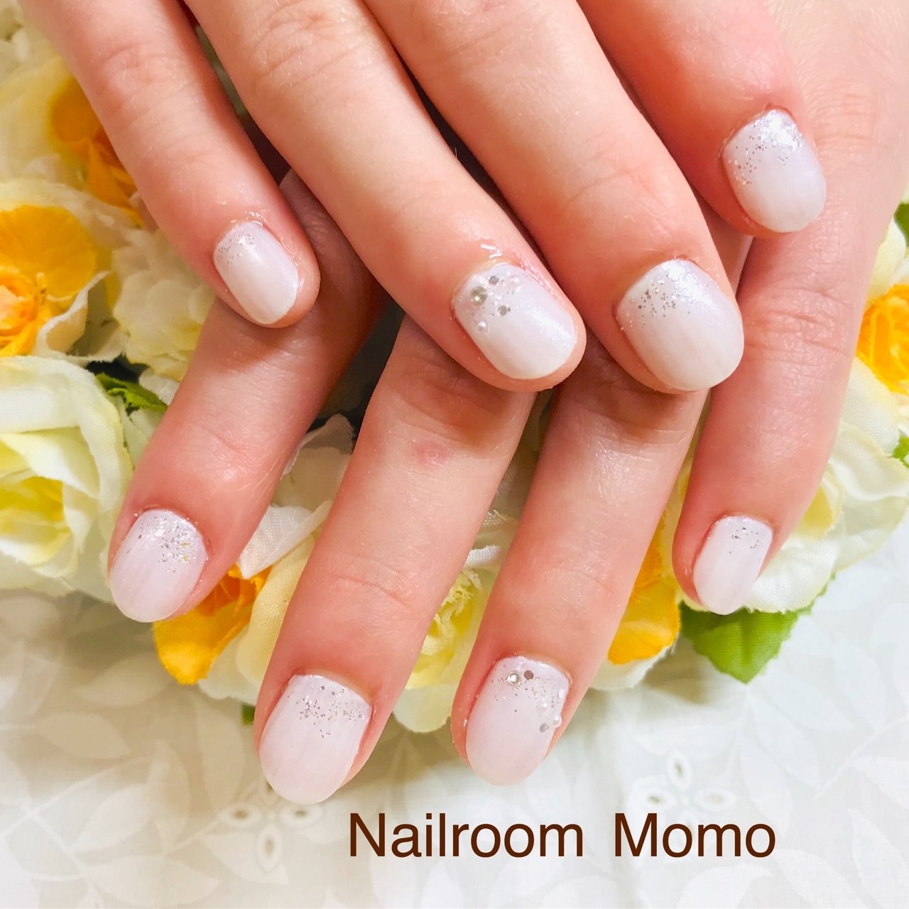 ブライダル ハンド ラメ ワンカラー ビジュー Nailroommomo ネイルルームモモ のネイルデザイン No ネイルブック