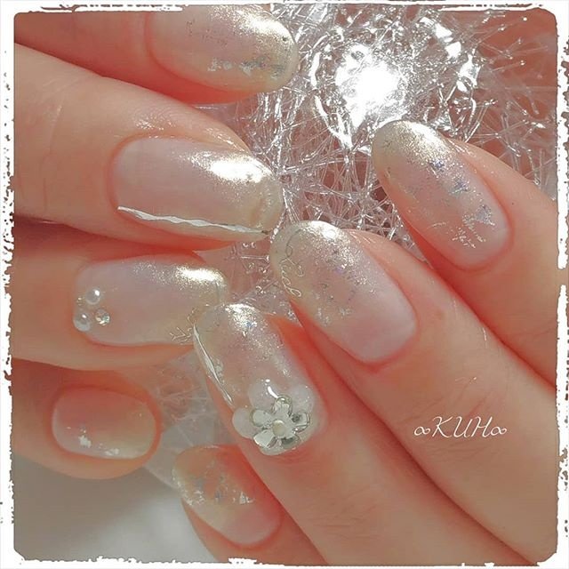 ブライダル ハンド シンプル グラデーション ラメ ジェルネイルサービス空 Kuh のネイルデザイン No ネイルブック