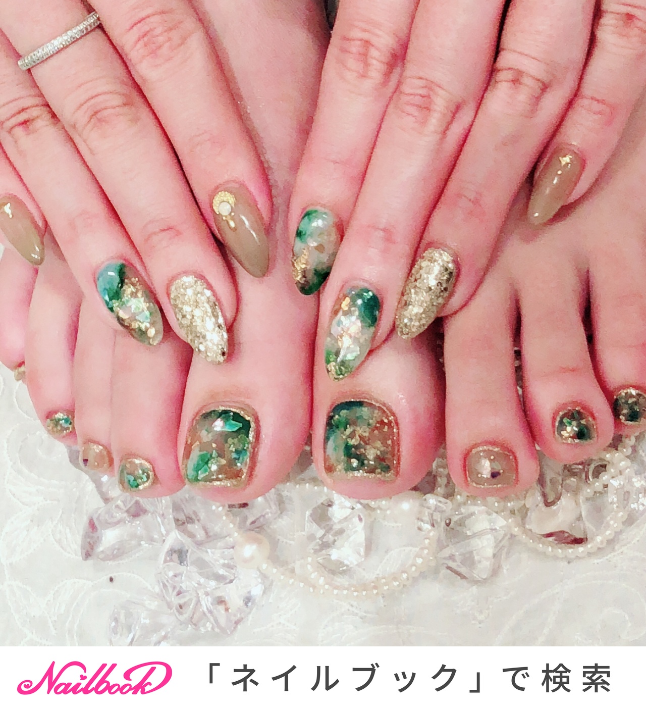 グリーンxベージュxゴールド ニュアンスnail ベージュ×グリーンのニュアンスネイル- ネイルチップ専門店