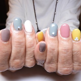 #パラジェル登録サロン #プティール #カラフル #好きな色 #70代のお客様 #おしゃれネイル #シンプル #ホログラム #ワンカラー #ショート #ピンク #グレージュ #アースカラー #SODAnails #ネイルブック