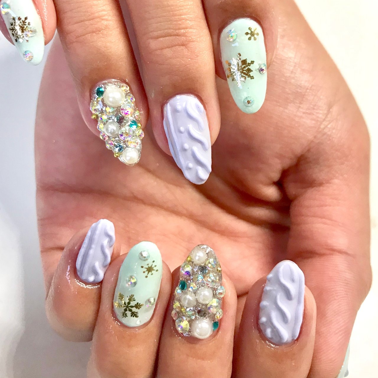 冬 クリスマス デート 女子会 ビジュー Nail Salon Kapaliliのネイルデザイン No ネイルブック