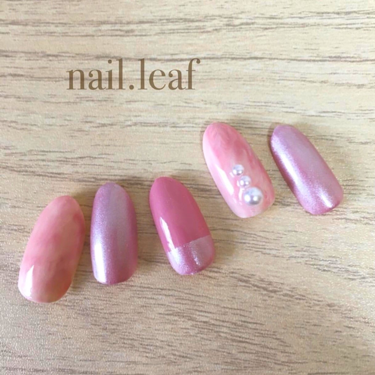 オールシーズン ハンド パール ニュアンス ミディアム Nail Leaf リーフ のネイルデザイン No ネイルブック