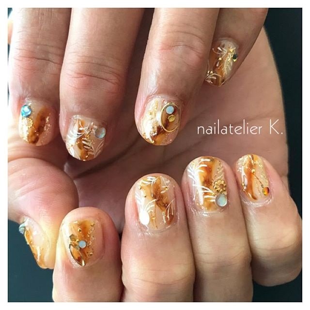 秋 ニュアンス 和 ベージュ ブラウン Nailatelier Kのネイルデザイン No ネイルブック