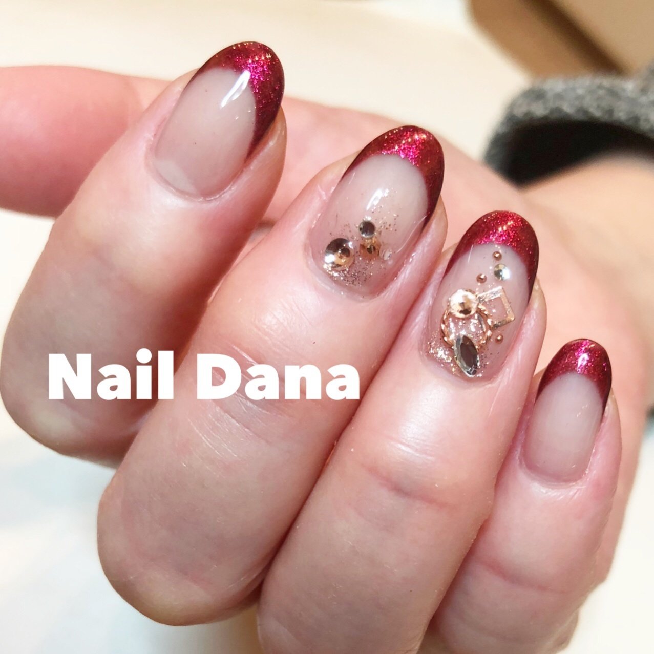 クリスマス オフィス ブライダル パーティー ハンド Nail Danaのネイルデザイン No 3714719 ネイルブック