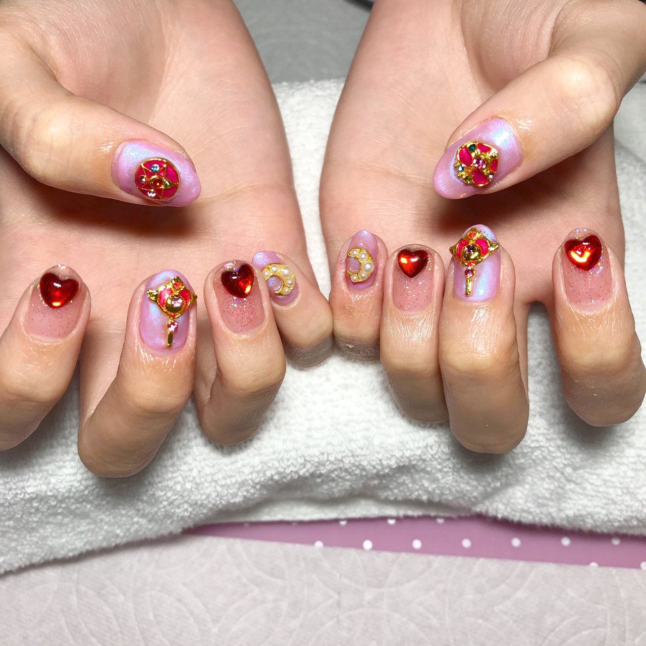 オールシーズン ハンド ラメ ハート キャラクター Layla Nailsのネイルデザイン No ネイルブック