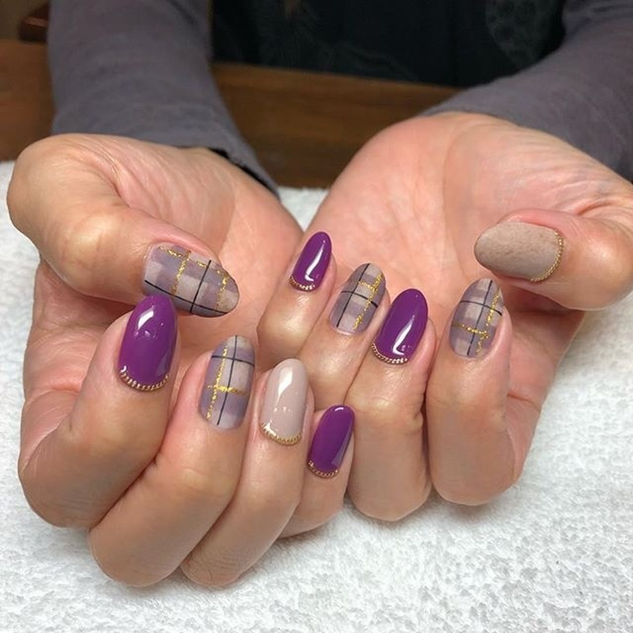 秋 冬 ワンカラー チェック チェーン Lechat のネイルデザイン No ネイルブック