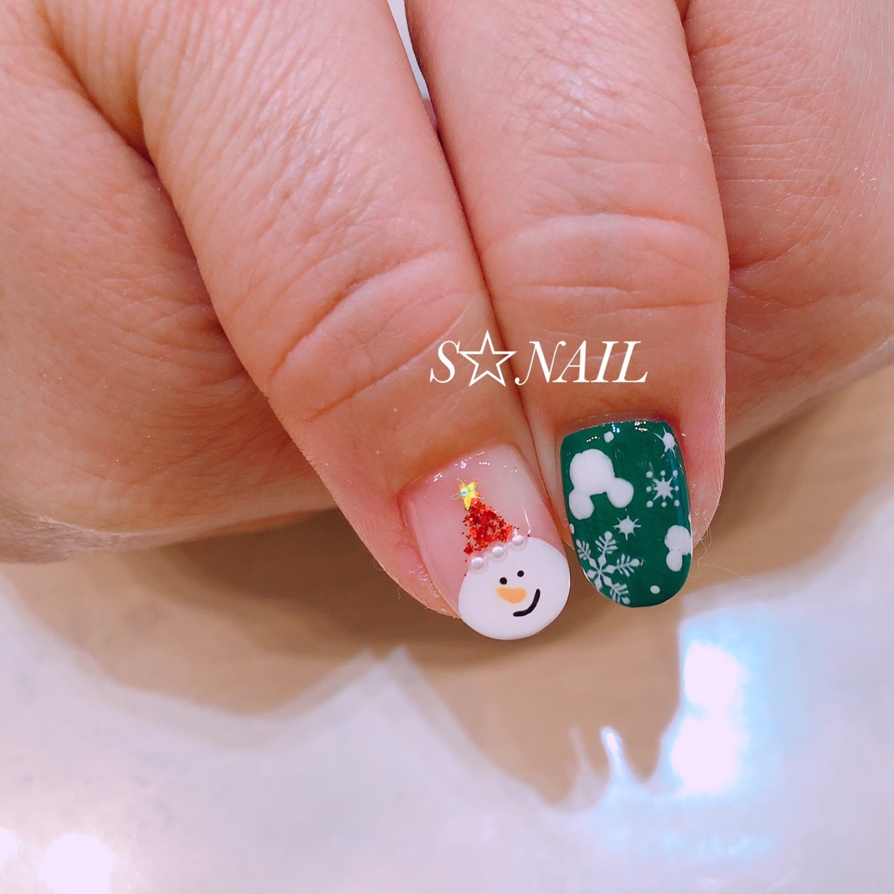 冬 旅行 クリスマス ハンド 変形フレンチ 大阪府和泉市 S Nailのネイルデザイン No ネイルブック