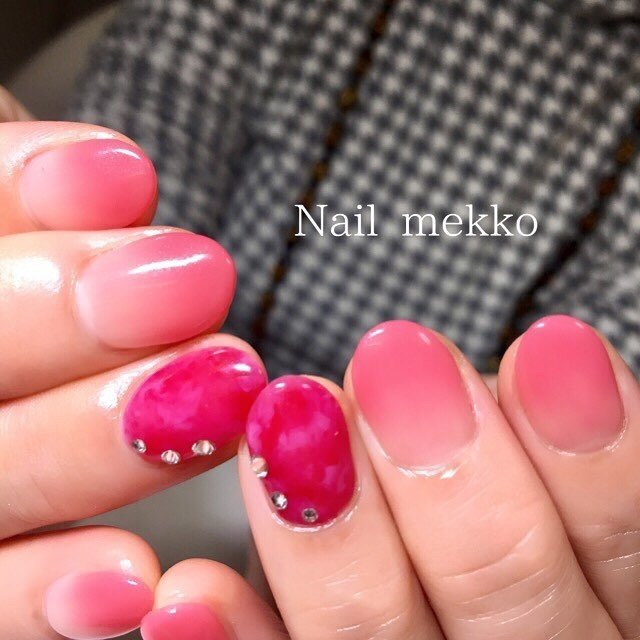 シンプル グラデーション ビジュー タイダイ ニュアンス Nail Mekkoのネイルデザイン No ネイルブック