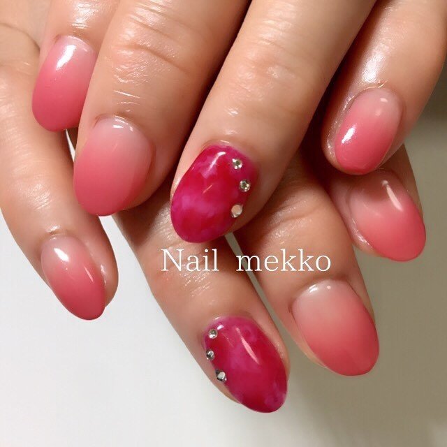 シンプル グラデーション ビジュー タイダイ ニュアンス Nail Mekkoのネイルデザイン No ネイルブック