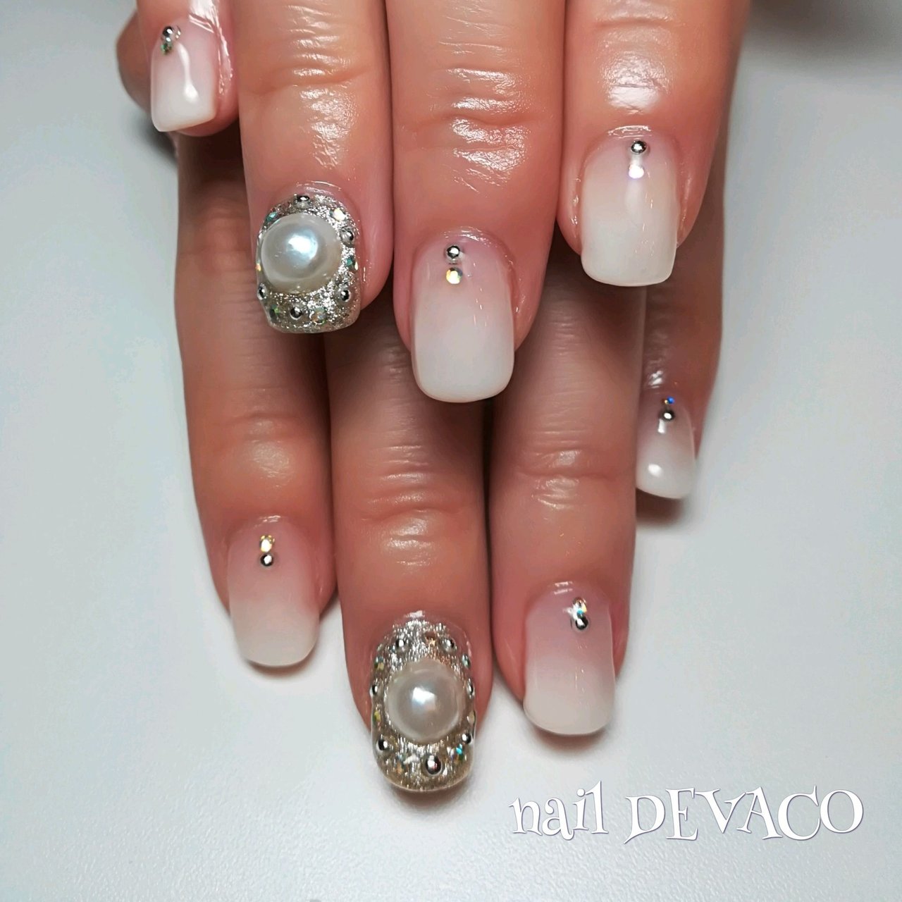 ブライダル ハンド グラデーション ラメ ワンカラー 999naildevacoのネイルデザイン No ネイルブック