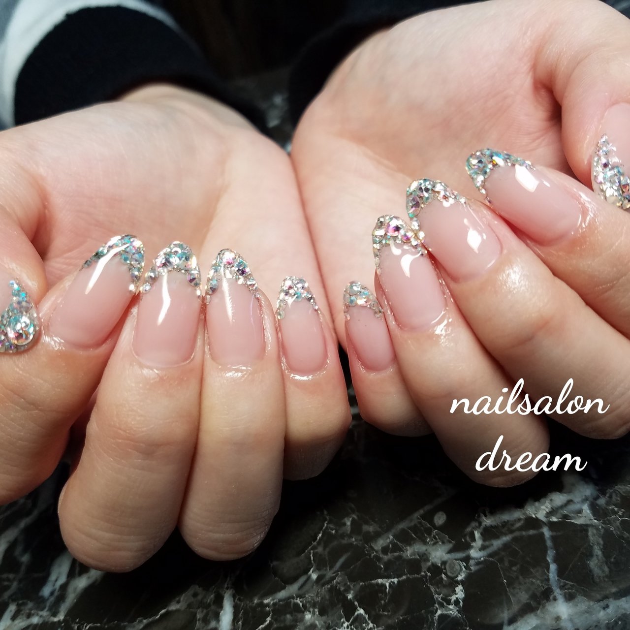 フレンチ ワンカラー ホログラム ラメ ビジュー Nail Dreamのネイルデザイン No ネイルブック