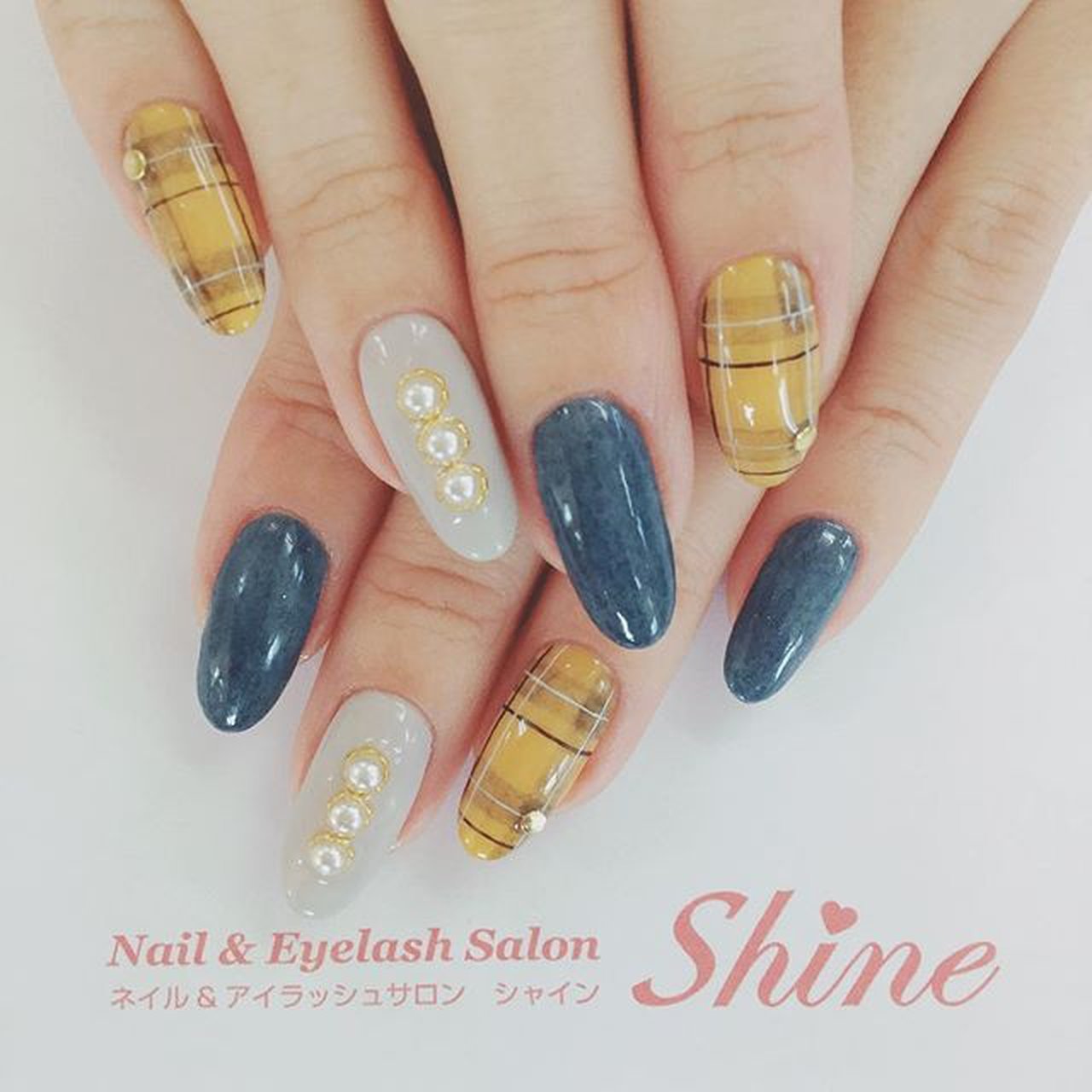 冬 ハンド ワンカラー チェック パール Nail Eyelash Salon Shineのネイルデザイン No ネイルブック