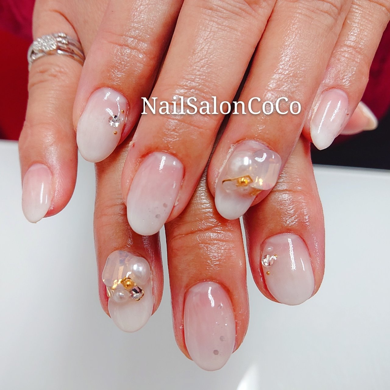 秋 冬 ハンド グラデーション ビジュー Nailsaloncocoのネイルデザイン No ネイルブック