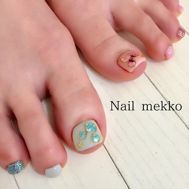 フット ラメ ワンカラー シェル キャラクター Nail Mekkoのネイルデザイン No ネイルブック