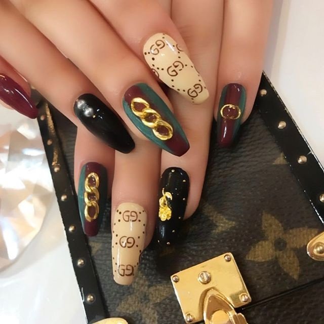 冬 成人式 ハンド ブランド柄 ロング Nailsgogo Shibuya Nailsalonのネイルデザイン No ネイルブック