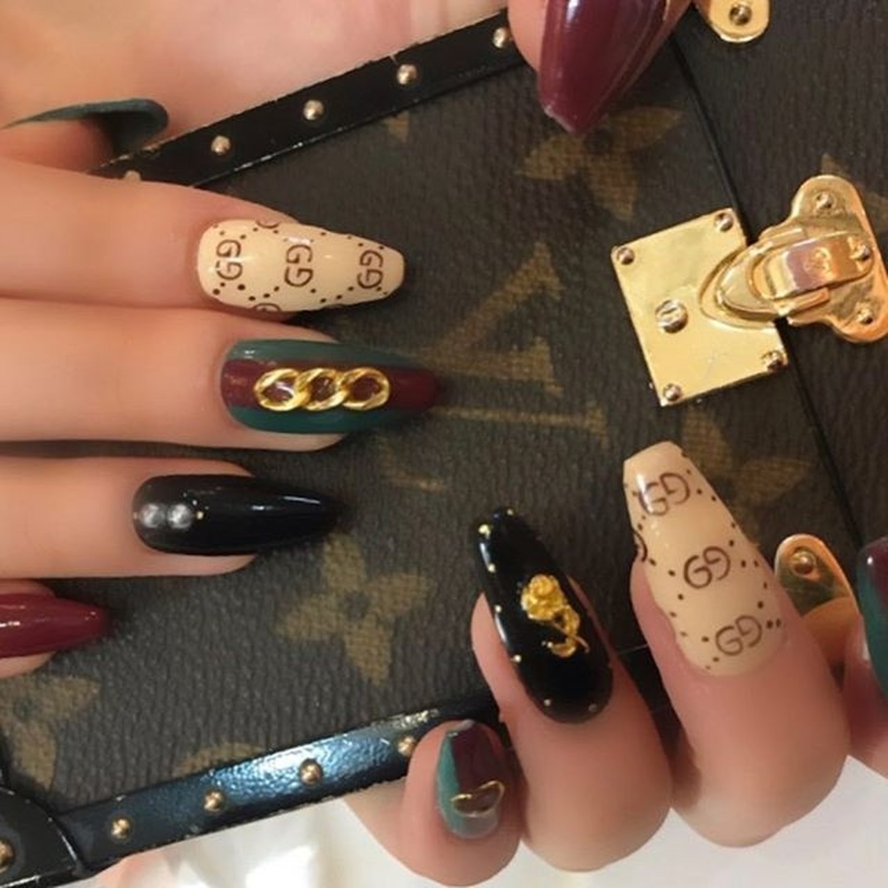 冬 成人式 ハンド ブランド柄 ロング Nailsgogo Shibuya Nailsalonのネイルデザイン No ネイルブック