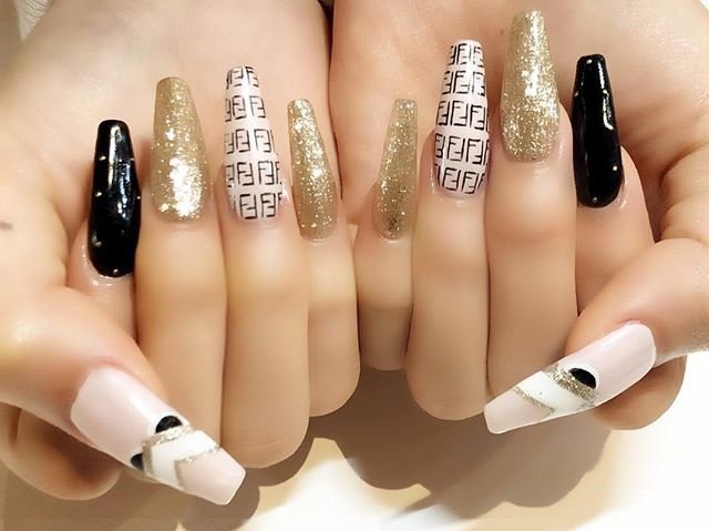 冬 成人式 ハンド ブランド柄 スーパーロング Nailsgogo Shibuya Nailsalonのネイルデザイン No ネイルブック