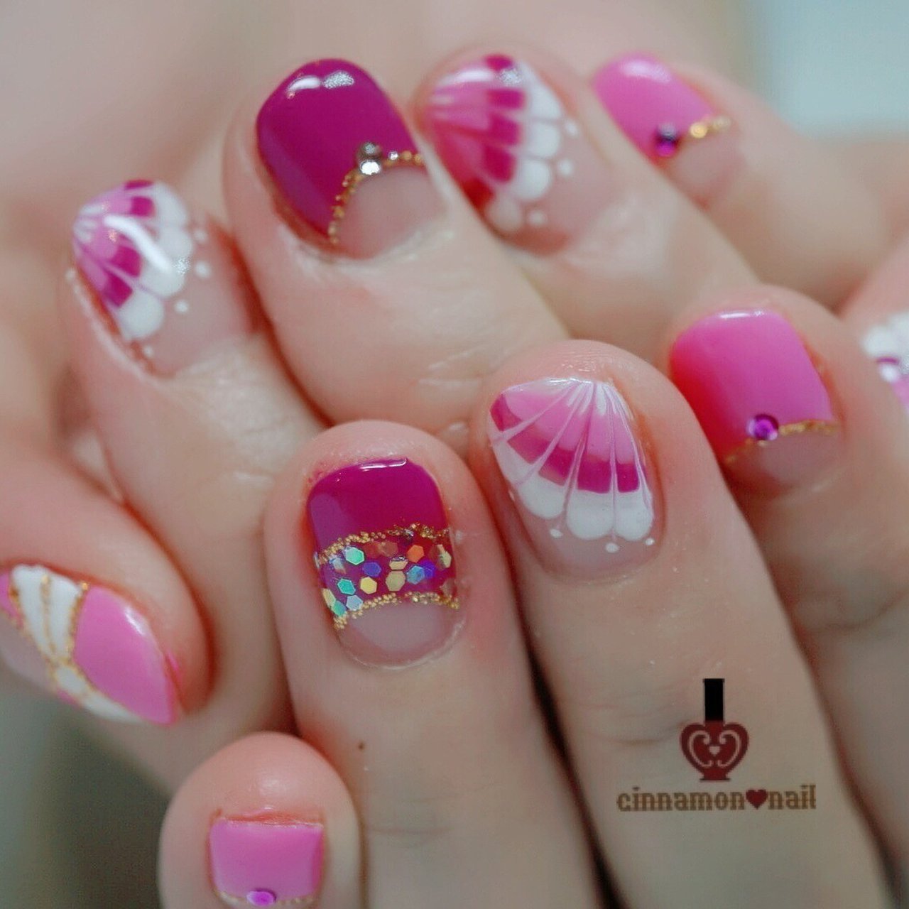 オールシーズン ハンド フレンチ ホログラム ピーコック Cinnamon Nail Maikoのネイルデザイン No ネイル ブック