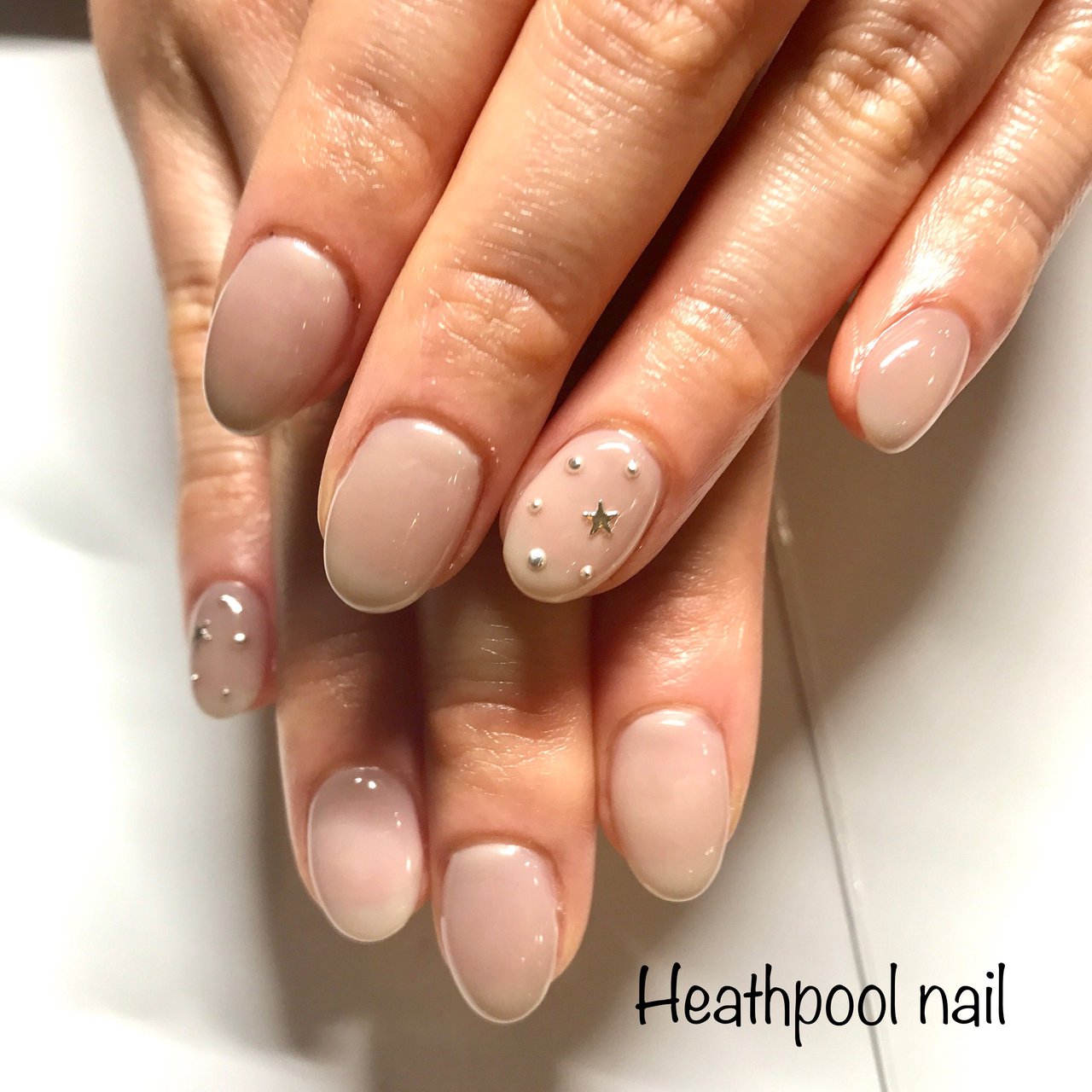 ハンド ワンカラー 星 グレージュ ジェル Heathpoolnailのネイルデザイン No ネイルブック