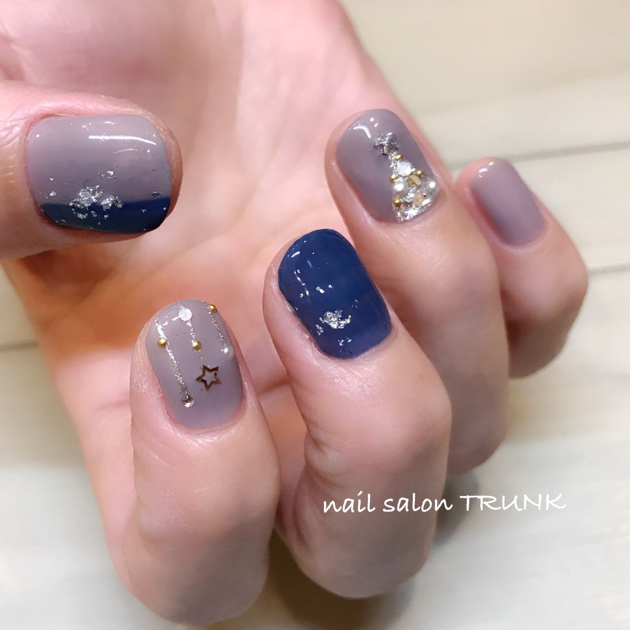 冬 クリスマス ハンド ビジュー ショート Nail Trunkのネイルデザイン No ネイルブック