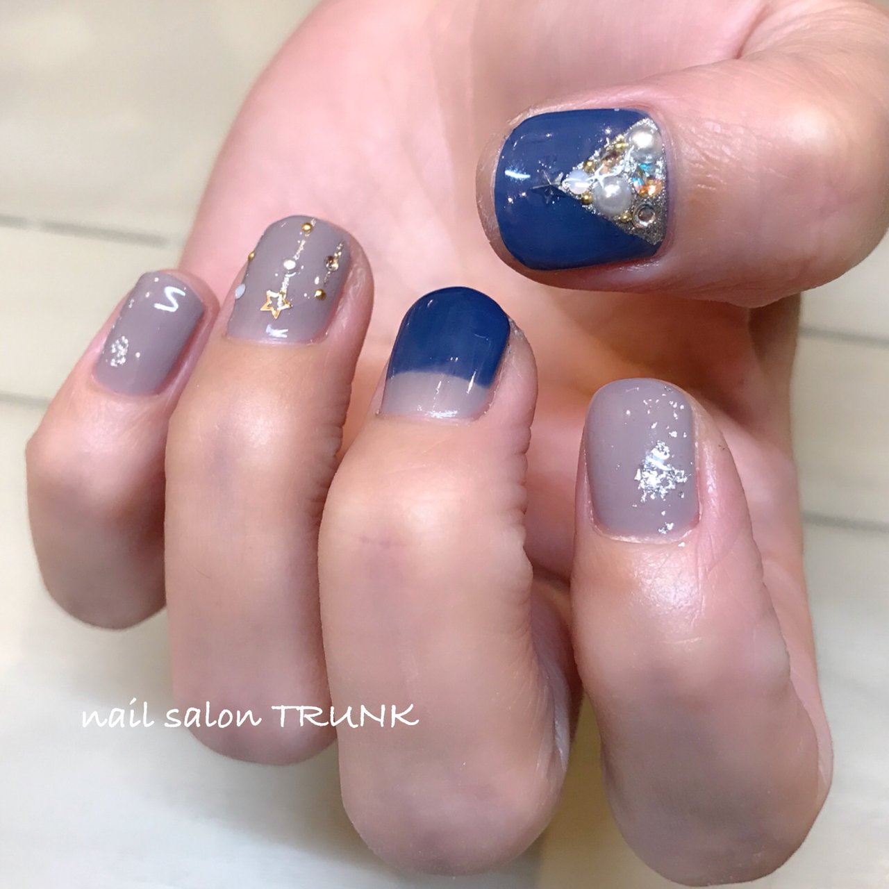 冬 クリスマス ハンド ビジュー ショート Nail Trunkのネイルデザイン No ネイルブック