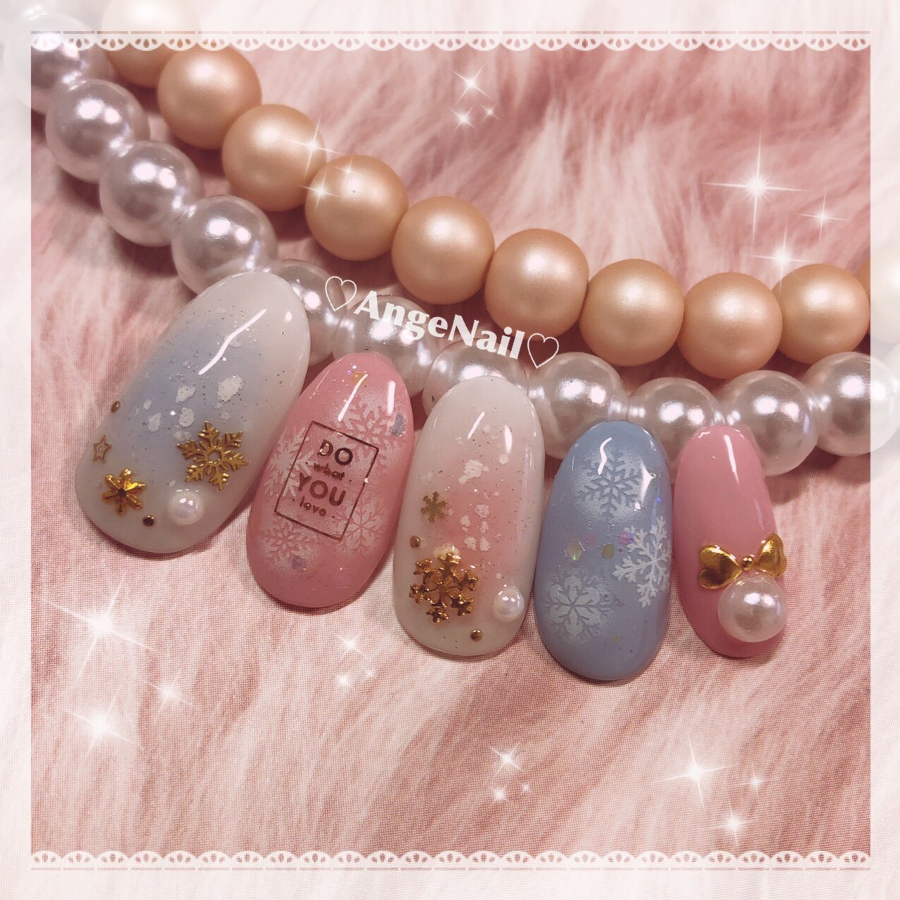 冬 クリスマス ハンド ピンク 水色 Angenailのネイルデザイン No ネイルブック