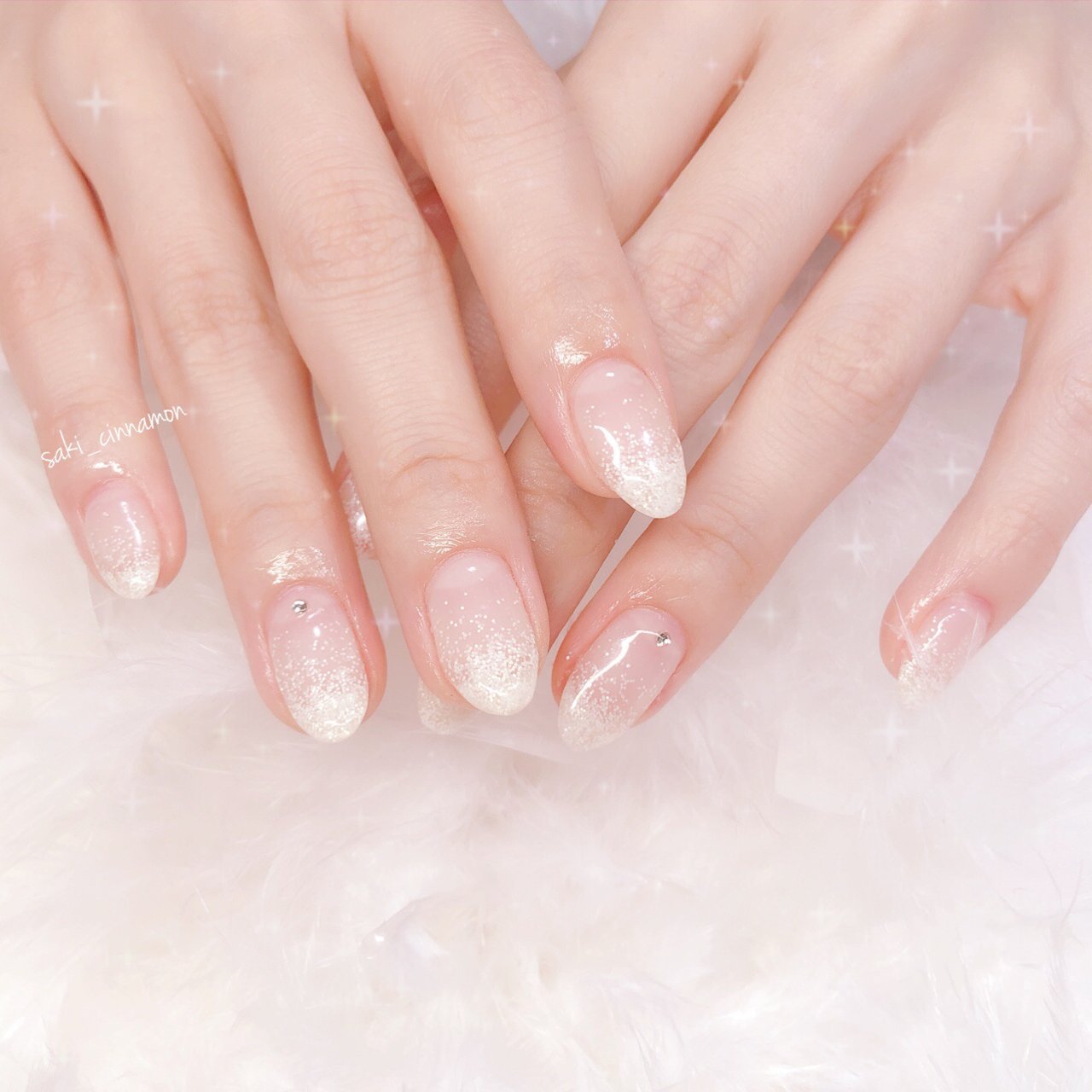 冬 シンプル ラメ ホワイト ジェルネイル Saki Cinnamonのネイルデザイン No ネイルブック