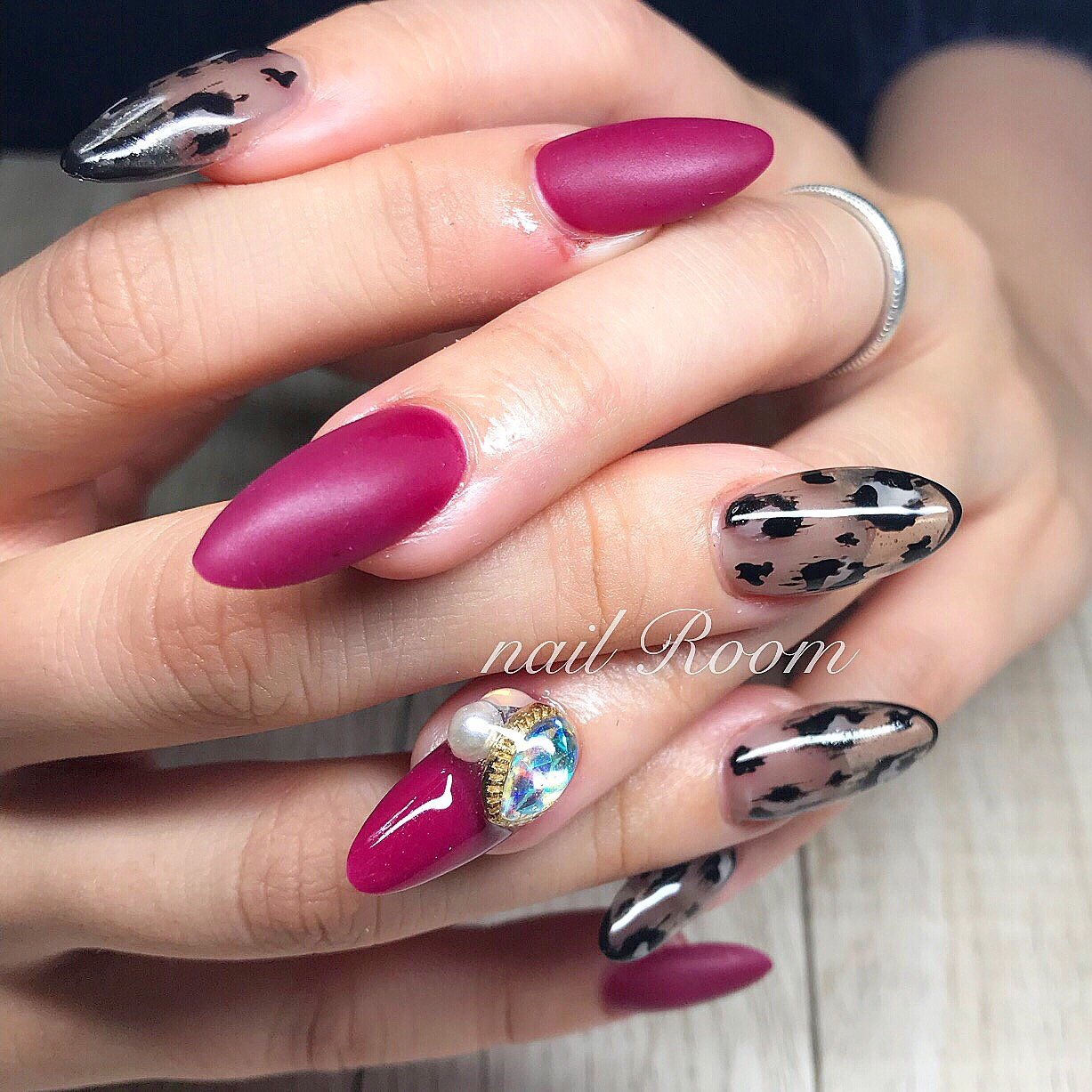 冬 お正月 成人式 バレンタイン ワンカラー Nailroom Nisiaraiのネイルデザイン No ネイルブック